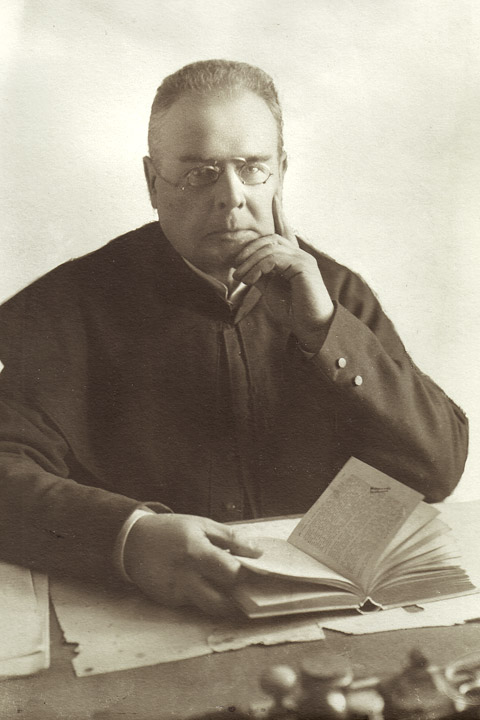 Maironis apie 1920. Fotografija iš Maironio literatūros muziejaus archyvo
